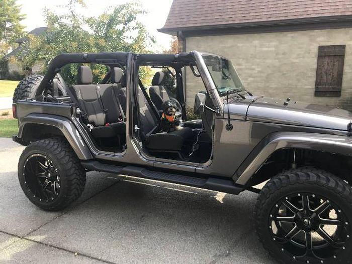 Used 2018 JEEP Wrangler Unlimited Sahara