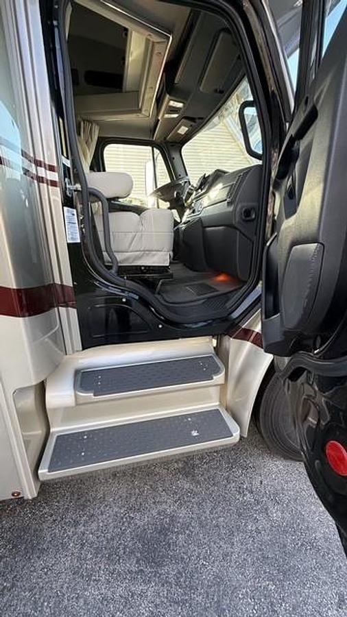 Used 2025 Renegade Valencia 38RW