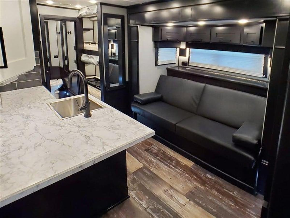 Used 2020 4 Star 3 Horse w/ Living Quarters