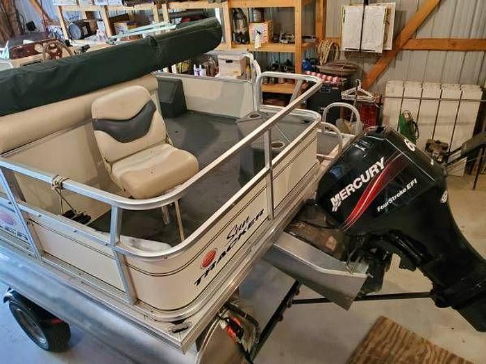 Used 2006 Suntracker Signature Series Fishin Barge