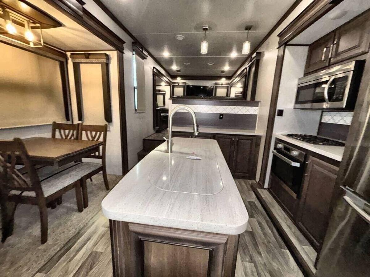 Used 2021 Keystone Alpine 3850RD