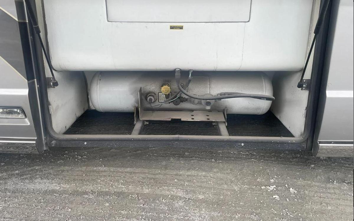 Used 2005 Country Coach Magna 630