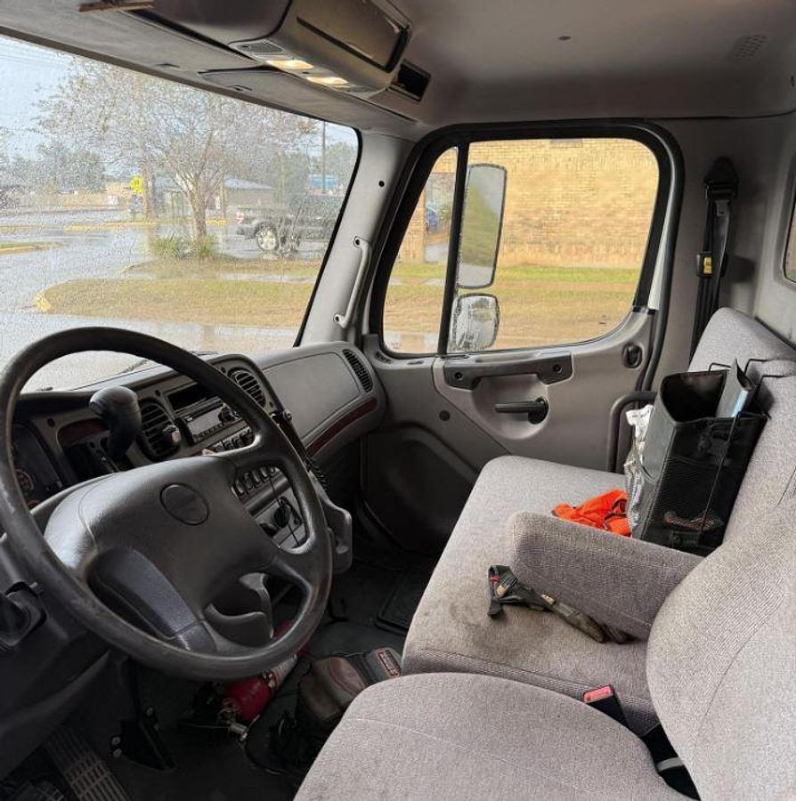 Used 2019 Freightliner Business Class M2 106