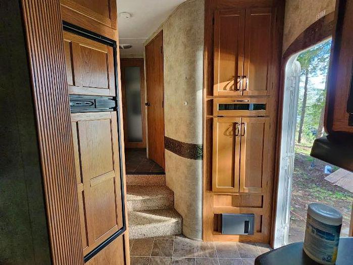 Used 2010 Keystone Montana Mountaineer 326RLT