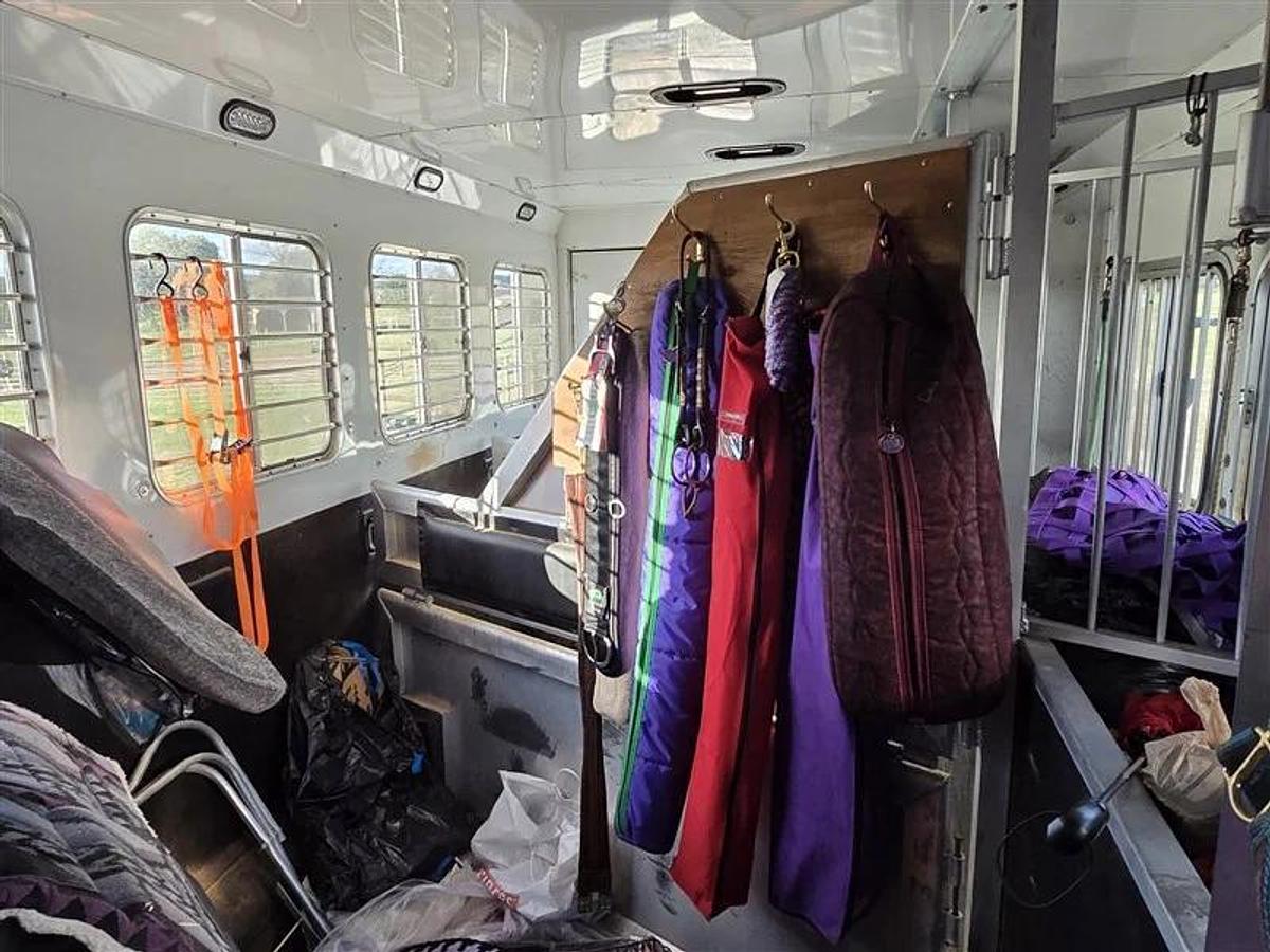 Used 2011 Lakota Bighorn 8416 4 Horse Trailer