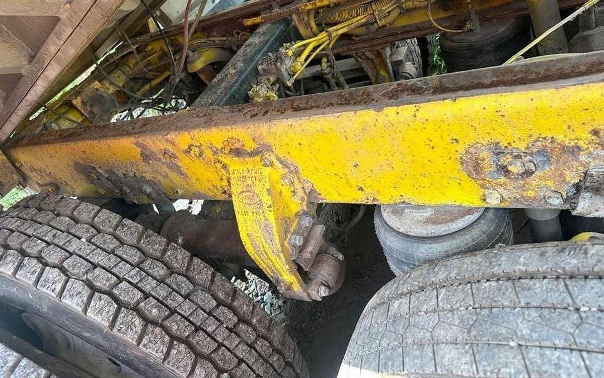 Used 2000 PETERBILT 379 Dump Truck