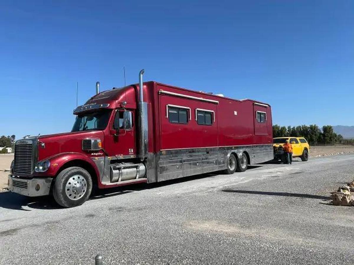 Used 2005 Kingsley Custom Coach