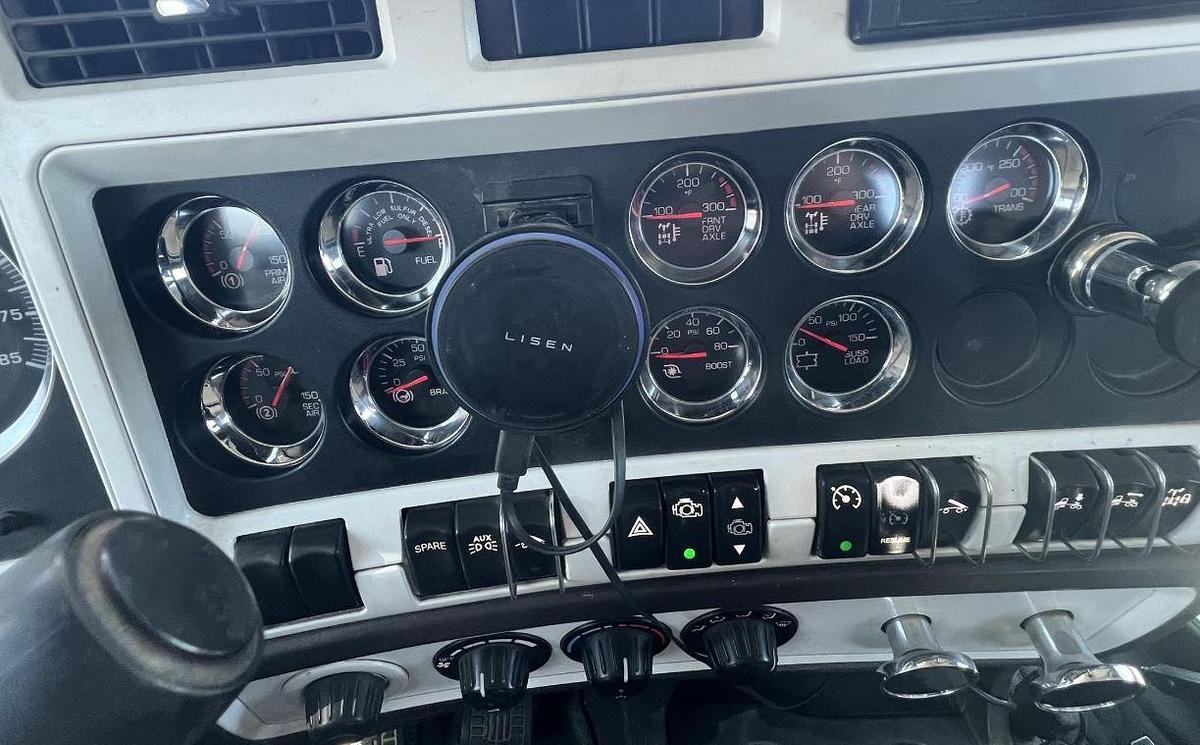 Used 2010 Kenworth W900L Sleeper Semi Truck