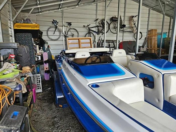Used 1986 Commander Power Boat