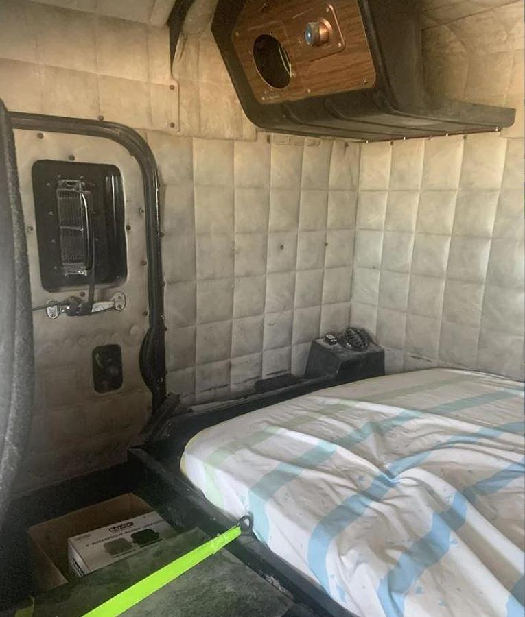 Used 1987 Peterbilt 359 Sleeper Semi Truck