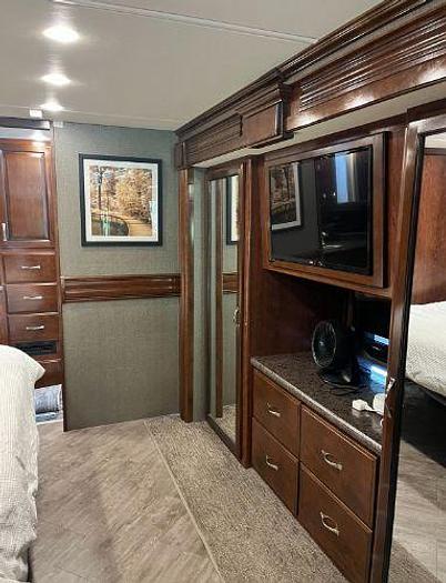 Used 2019 Fleetwood Pace Arrow LXE 38K