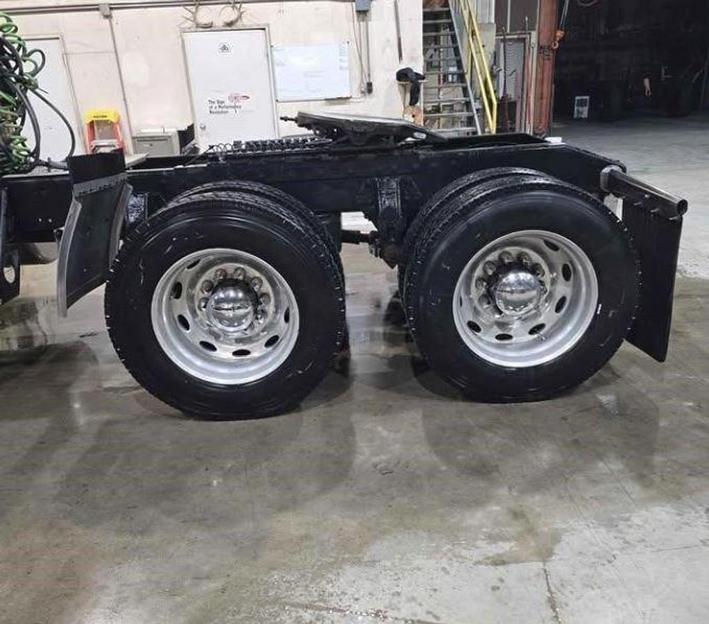 Used 1999 Peterbilt 379 Sleeper Semi Truck