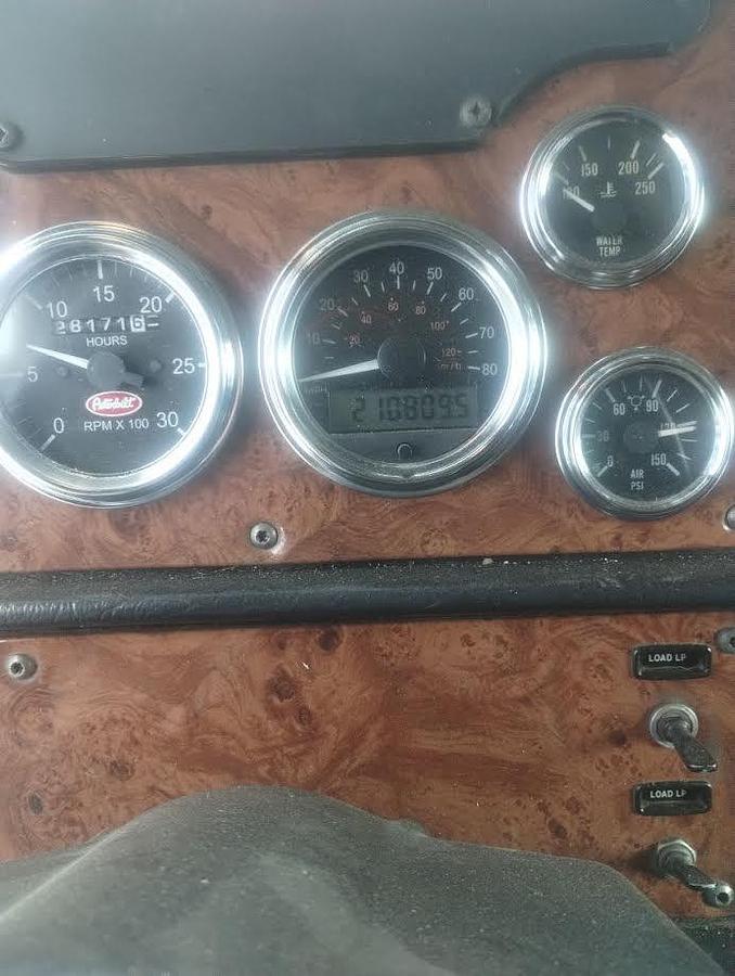 Used 2005 Peterbilt 379 Conventional Sleeper Semi