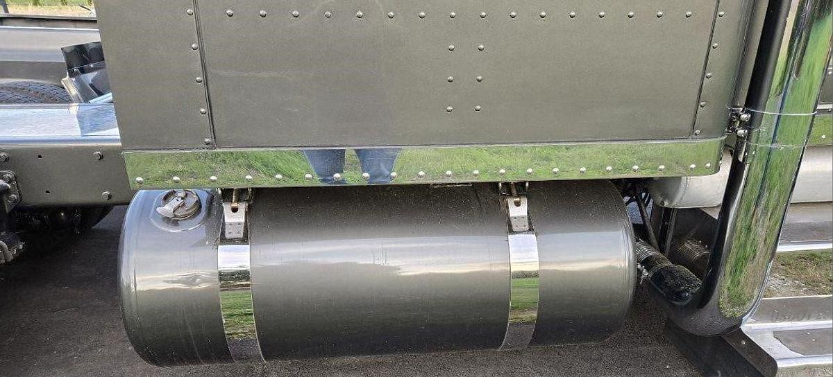 Used 2002 PETERBILT 379