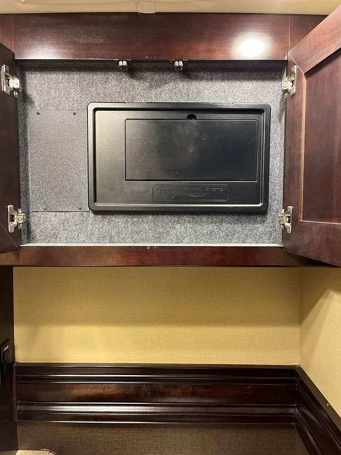 Used 2014 American Coach American Revolution 42T Class A Motorhome