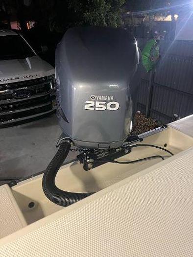 Used 2006 Hydra-Sports Vector CC25