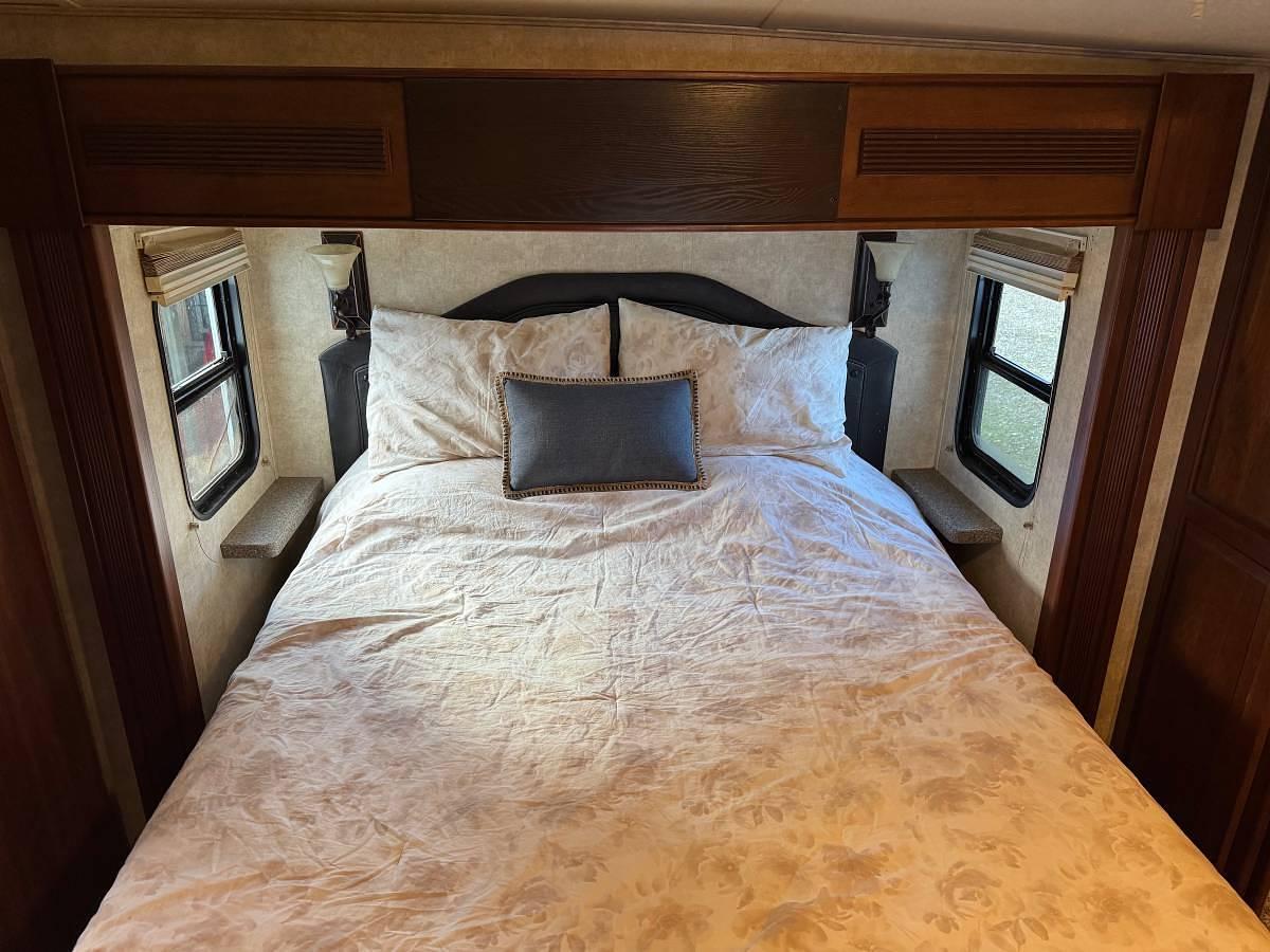 Used 2014 Keystone Montana 3625RE