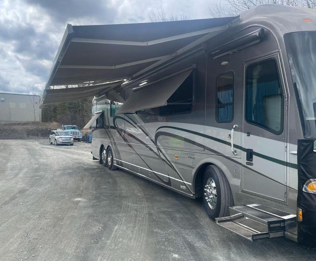Used 2005 Country Coach Magna 630