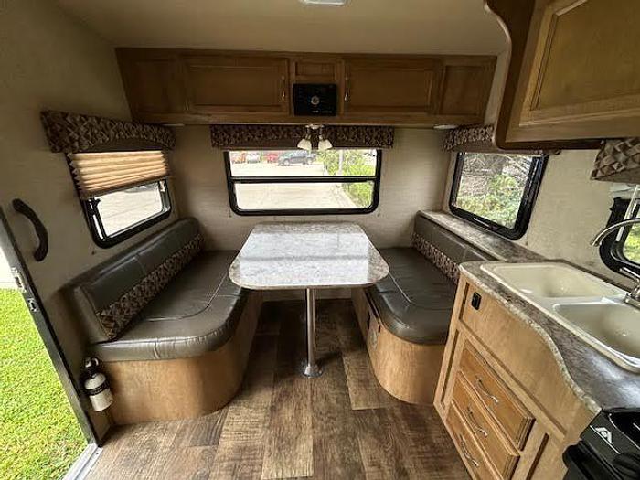 Used 2018 Gulf Stream Vista Cruiser 19ERD