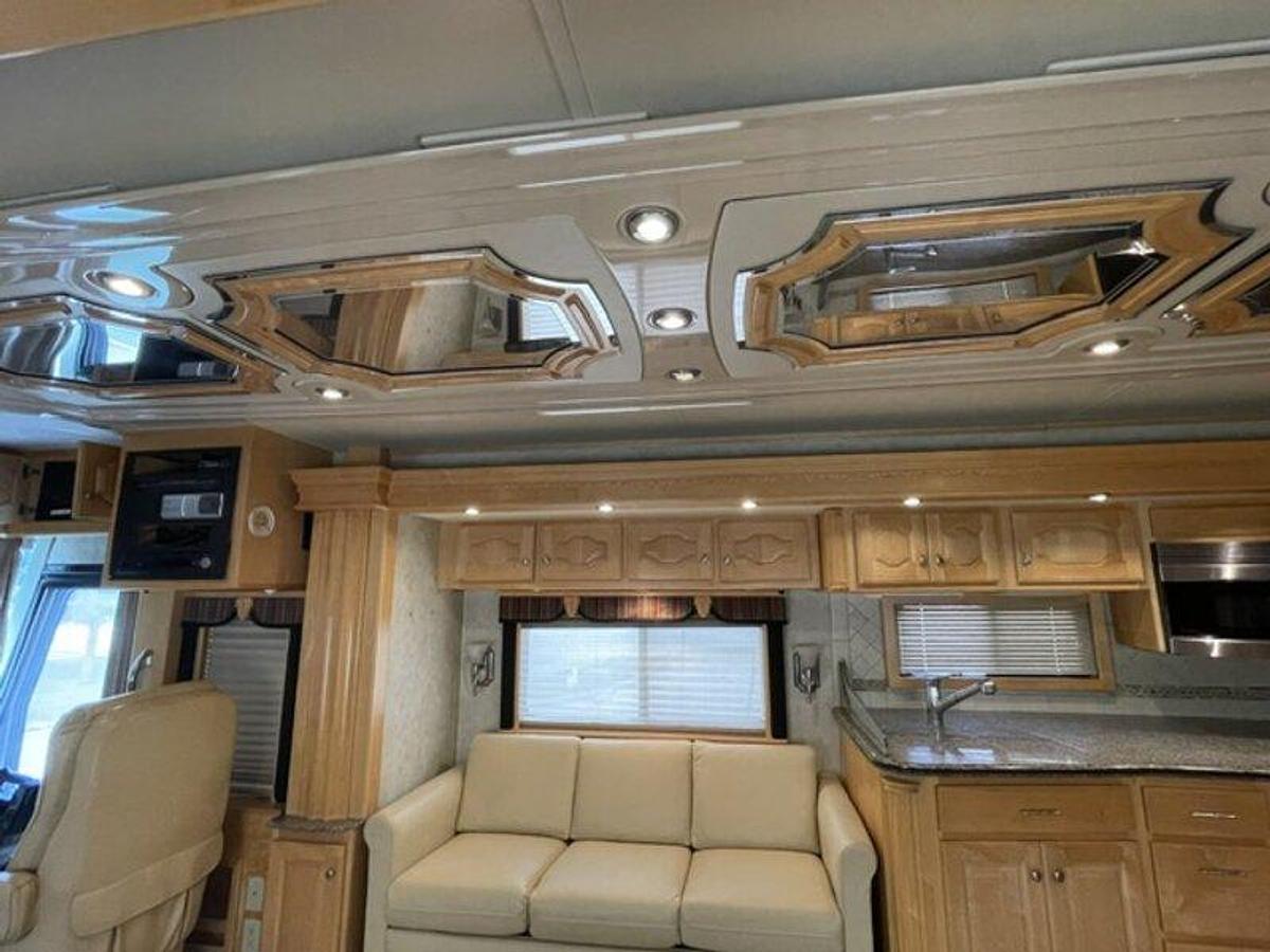Used 2006 Country Coach Intrigue 530 Ovation