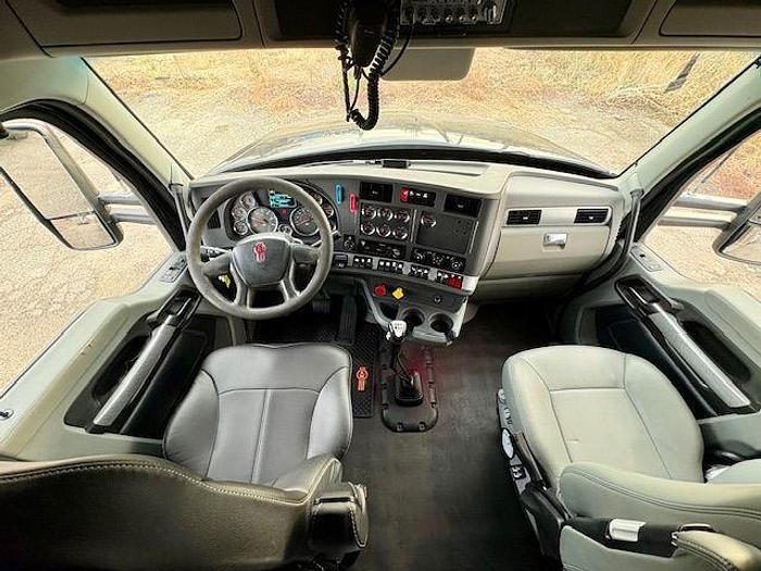 Used 2021 KENWORTH T880 Sleeper Semi Truck