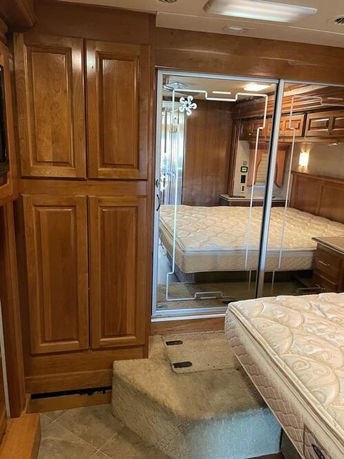 Used 2007 Monaco Camelot 42PDQ Class A Motorhome