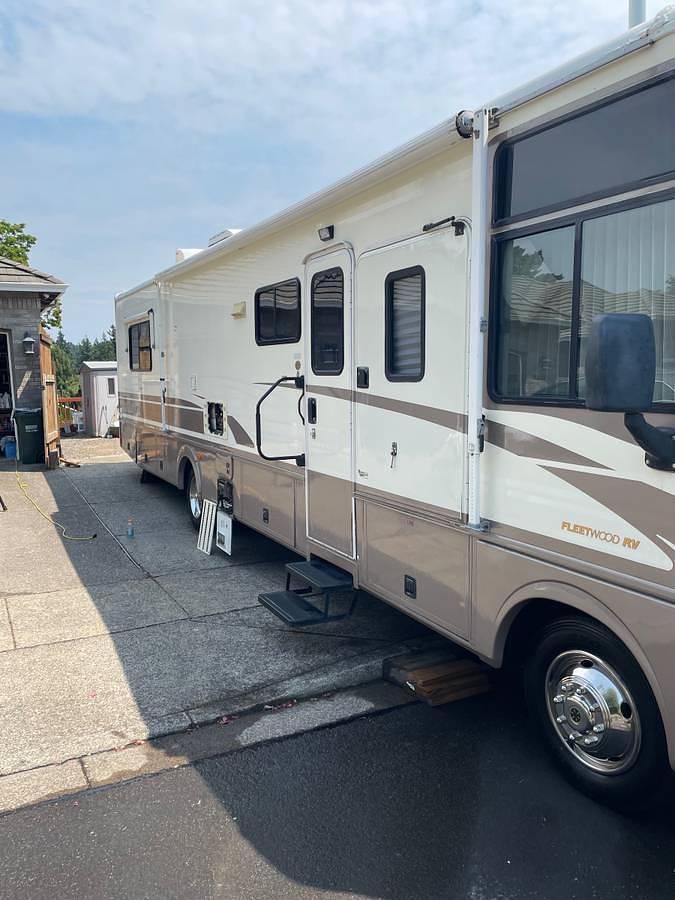 Used 2000 Fleetwood Pace Arrow 37C Class A Motorhome