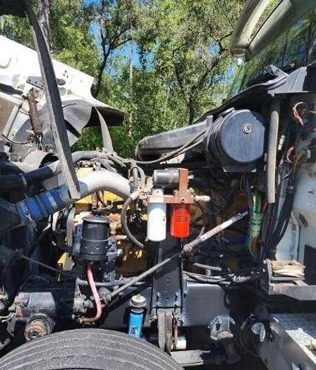 Used 2000 INTERNATIONAL Eagle 9900