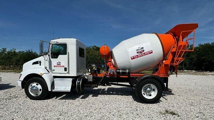 Used 2018 KENWORTH T300 Concrete Mixer Truck