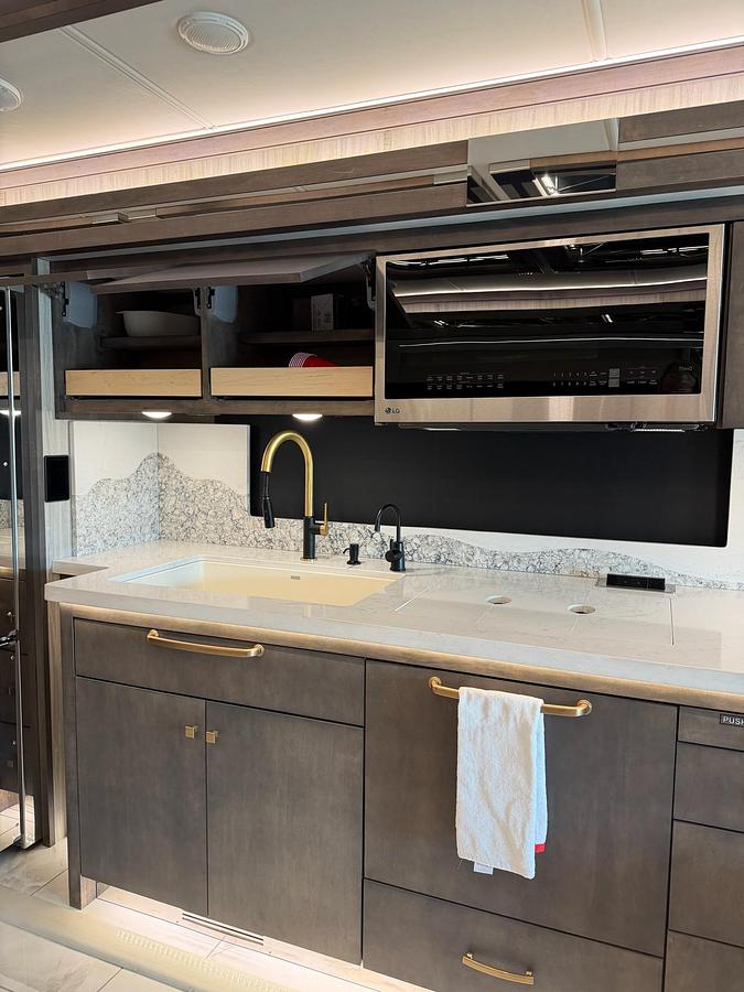 Used 2024 Tiffin Zephyr 45FZ