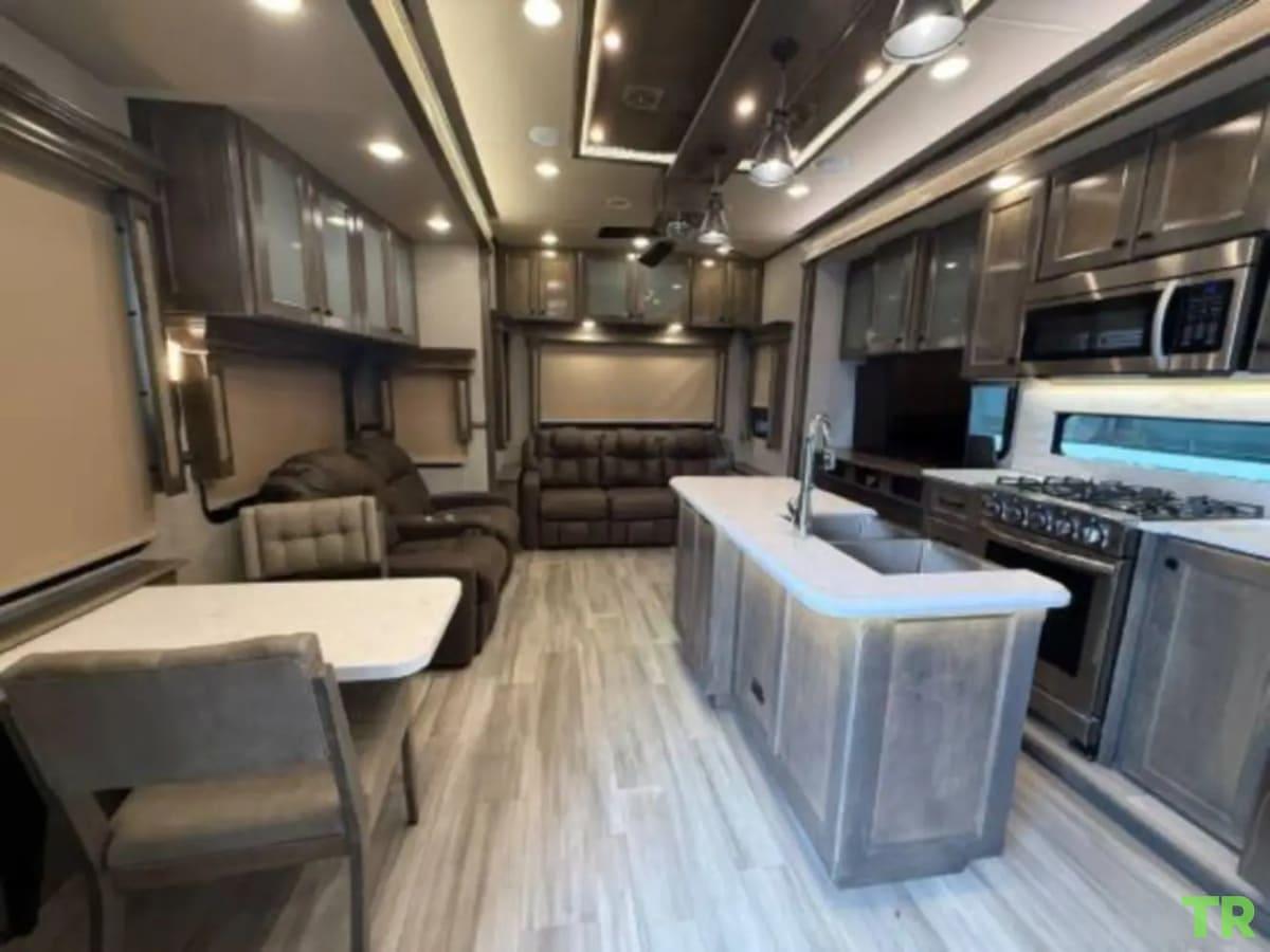 Used 2022 Vanleigh Beacon 34RLB
