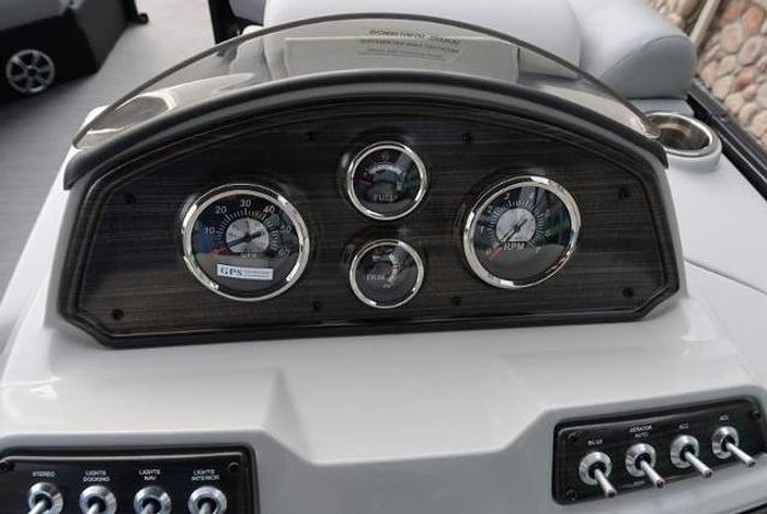 Used 2023 Lowe SS210WT Pontoon