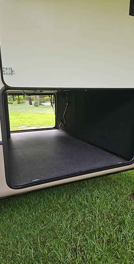 Used 2019 Keystone Montana 3121RL Fifth Wheel