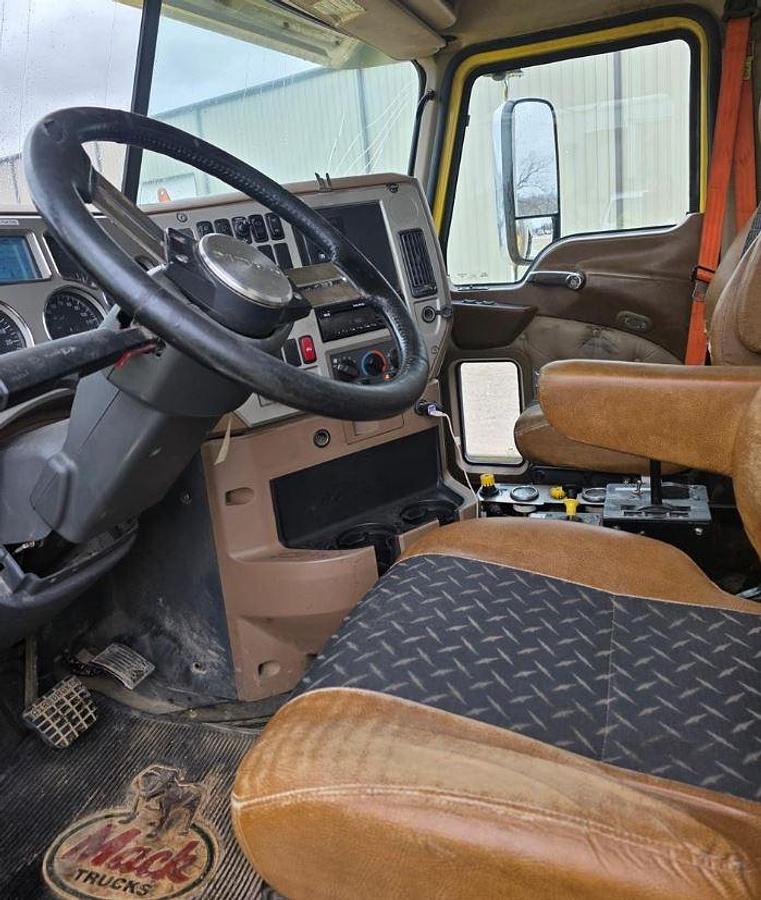 Used 2017 Mack Granite GU713