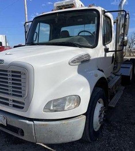 Used 2006 Freightliner Business Class M2 112