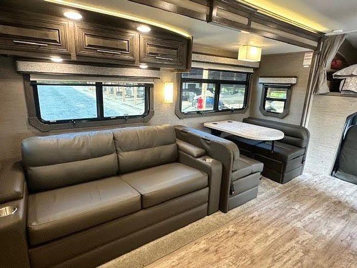 Used 2023 Jayco Seneca 37L.