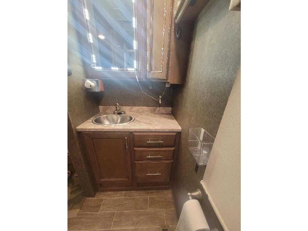 Used 2020 Thor Motor Coach Miramar 37.1 Class A Motorhome