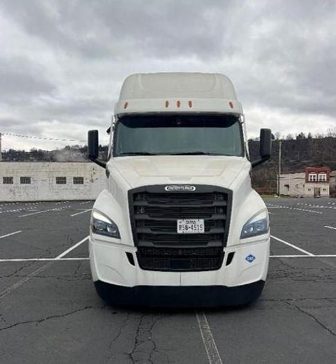 Used 2021 Freightliner Cascadia 116
