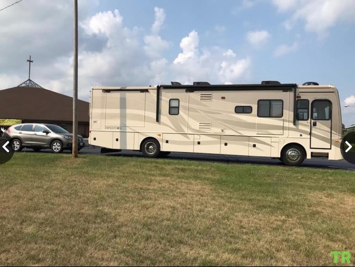 Used 2009 Fleetwood Expedition 38R Class A Diesel Pusher