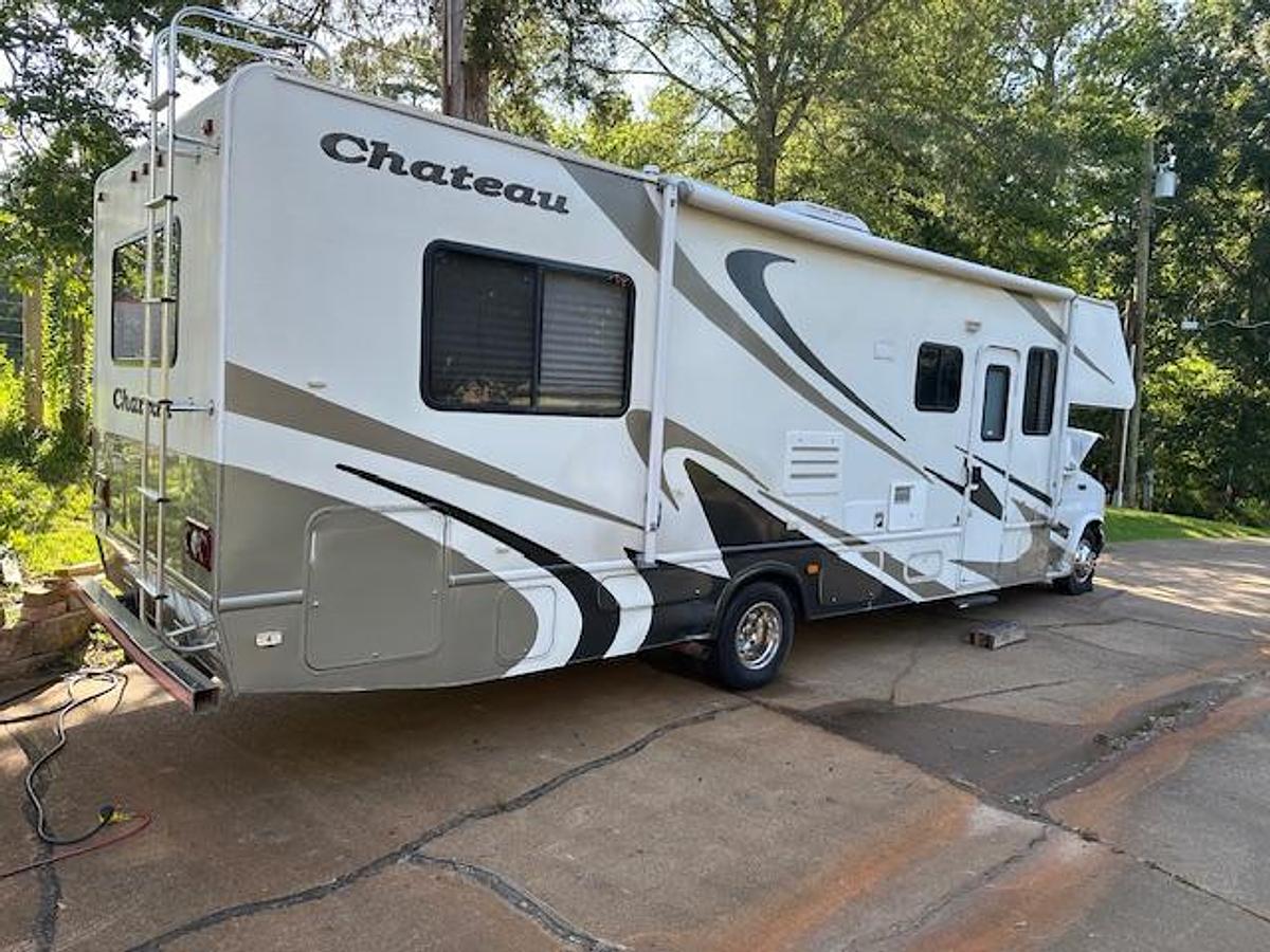 Used 2005 Four Winds Chateau