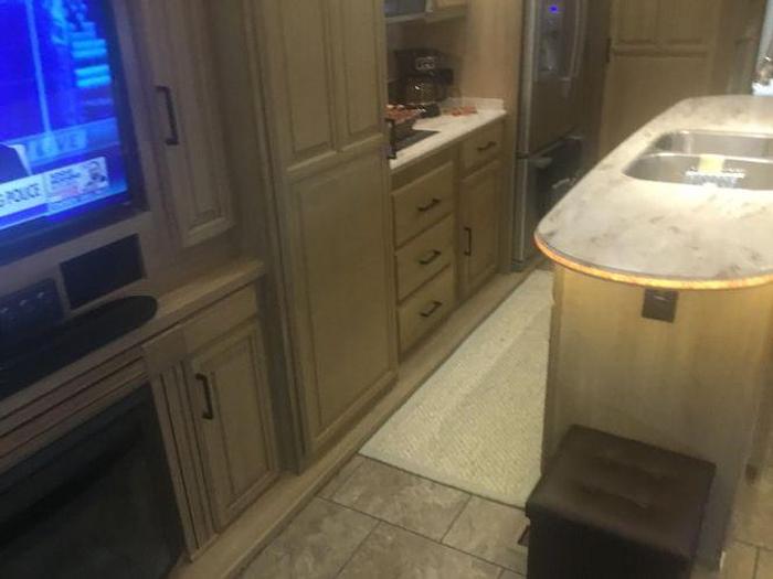 Used 2017 Crossroads Redwood RW4120GK