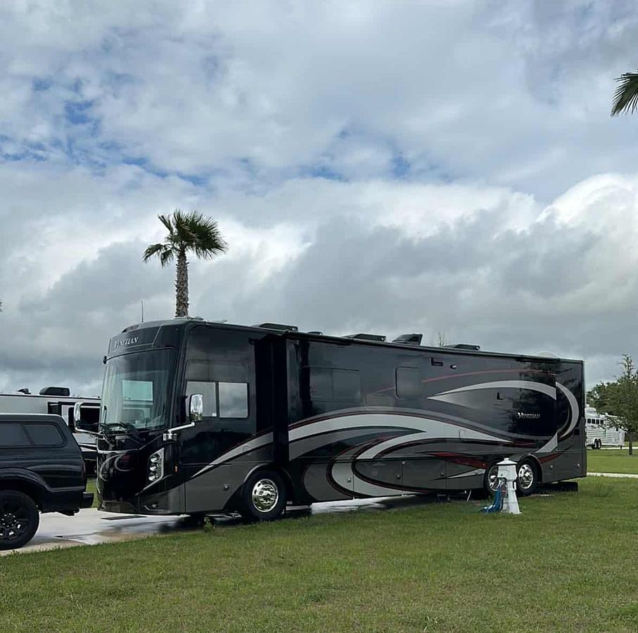 Used 2022 Thor Motorcoach Venetian F42