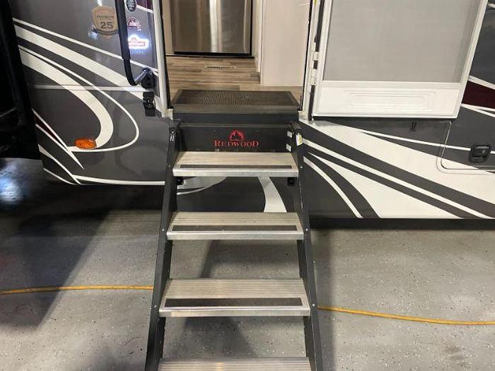 Used 2023 Crossroads Redwood RW4200FL