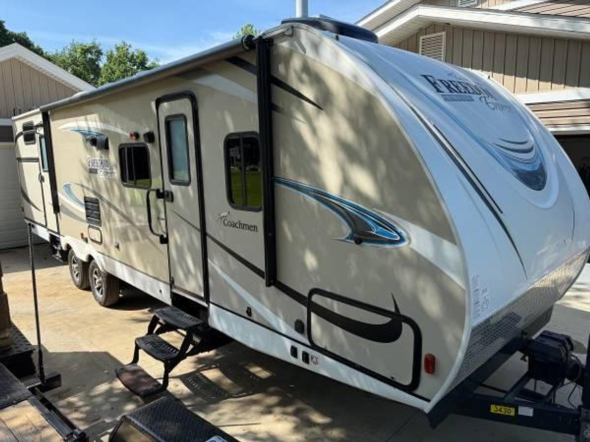 Used 2019 Coachmen Freedom Express