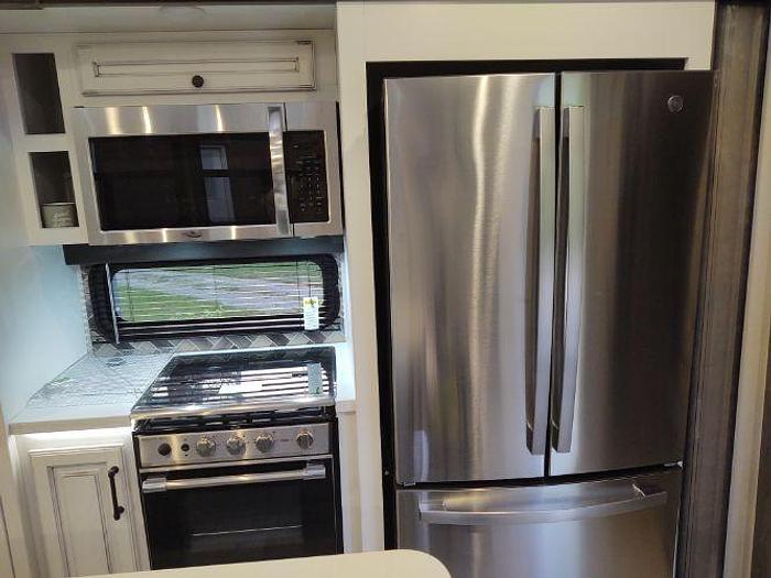 Used 2022 Keystone Montana 3855BR