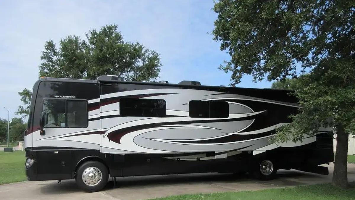 Used 2017 Fleetwood Pace Arrow LXE 38K Class A Motorhome