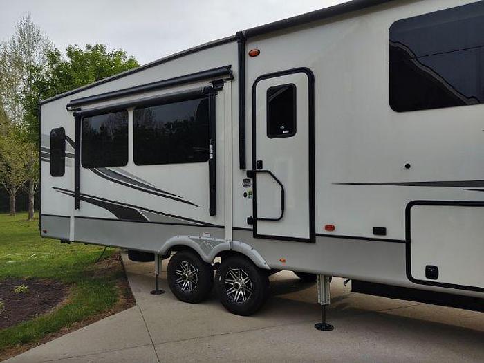 Used 2022 Keystone Montana 3855BR