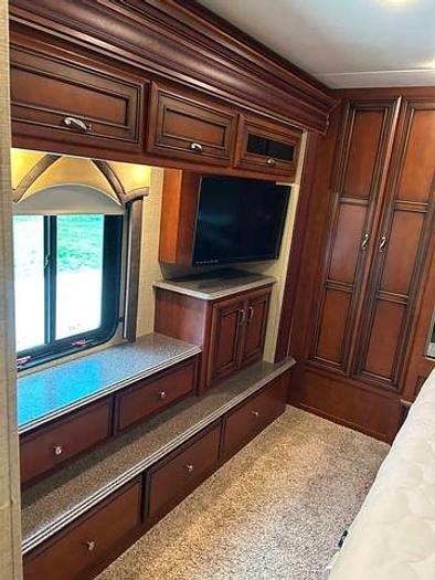 Used 2014 Newmar Ventana LE 3849