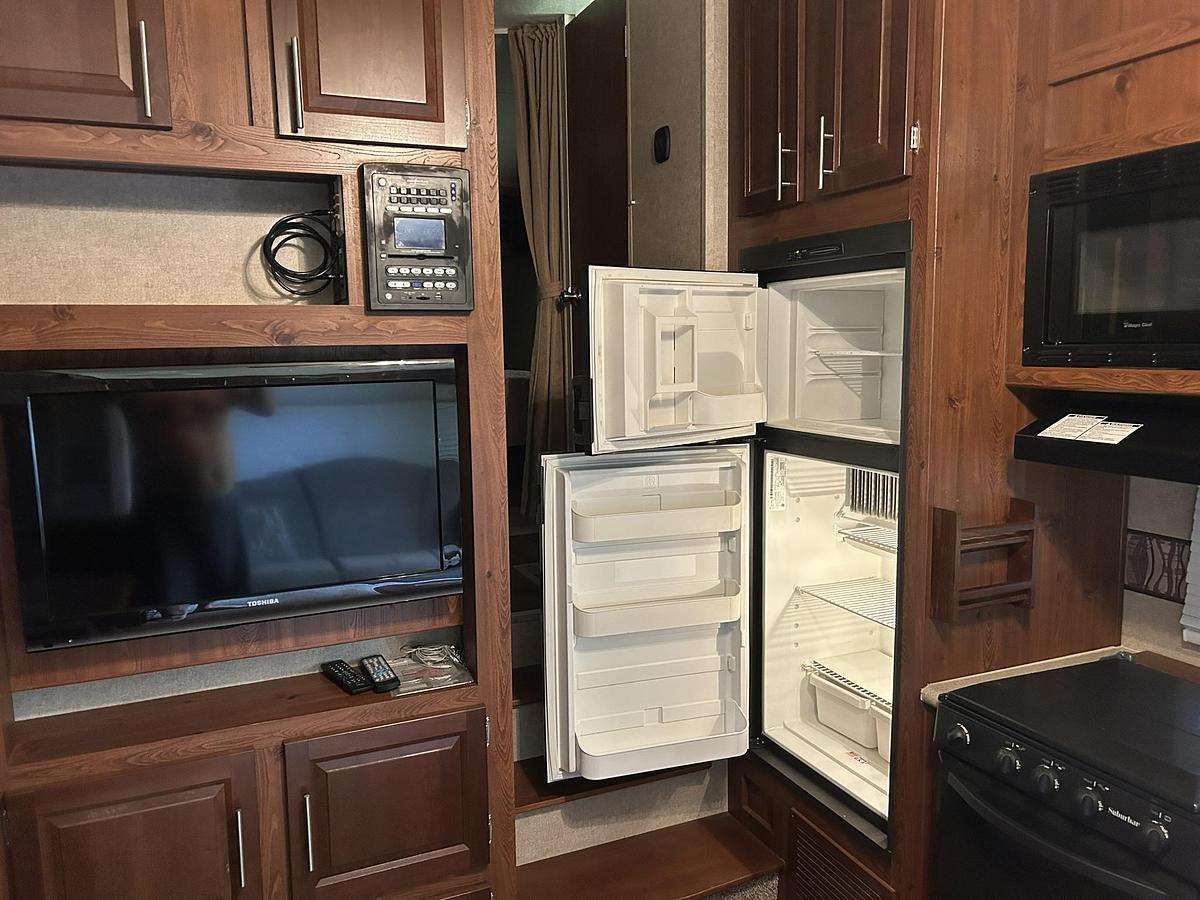 Used 2013 Forest River Rockwood Signature Ultra Lite 8244WS Fifth Wheel