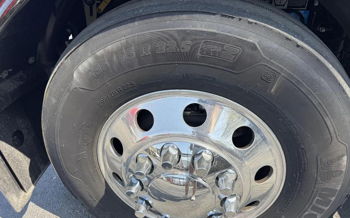 Used 2025 Peterbilt 589